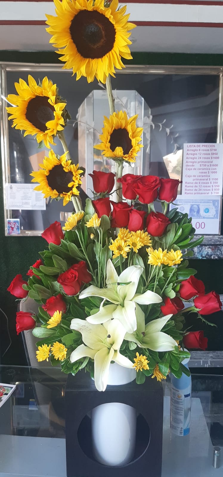 Arreglo S18 24 Rosas rojas $ 1900