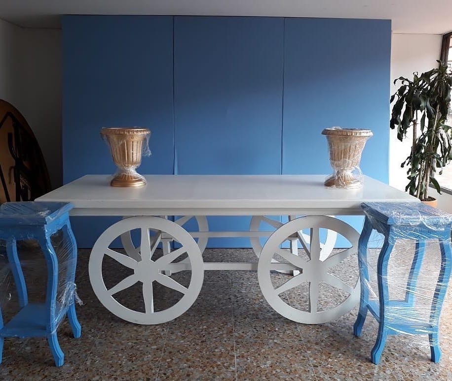 Carreta Sin Techo
Medidas:
Altura 80cm
Largo 2.20m
Profundidad 92cm
$ 130.000
Auxiliares Azules
$ 50.000