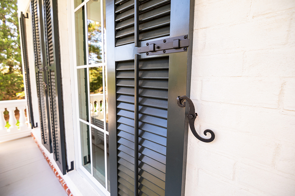 vinyl window shutters
