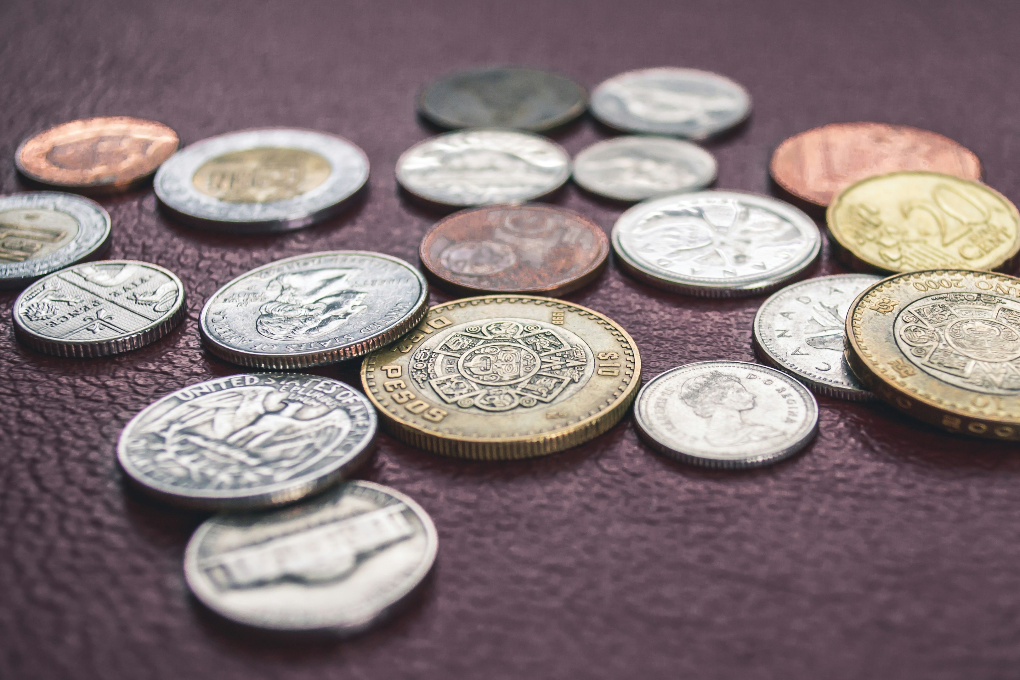 lote de monedas redondas dorado y plateado