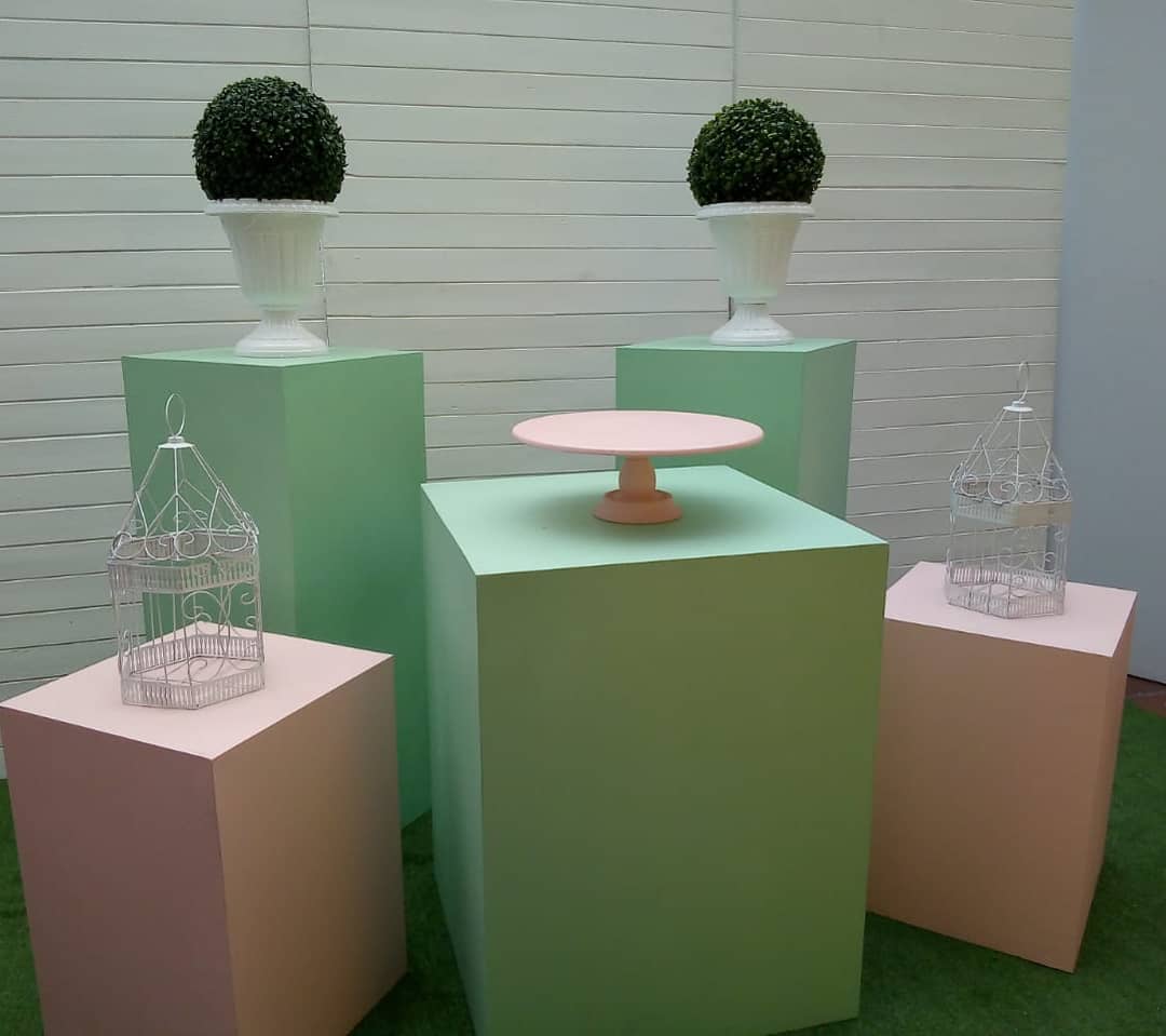 kit 5 Cubos
FORRADO EN TELA DEL COLOR
Principal 80CM Altura.
Mediana 1,02 M Altura .
Pequeña 58 CM Altura.
$ 200.000