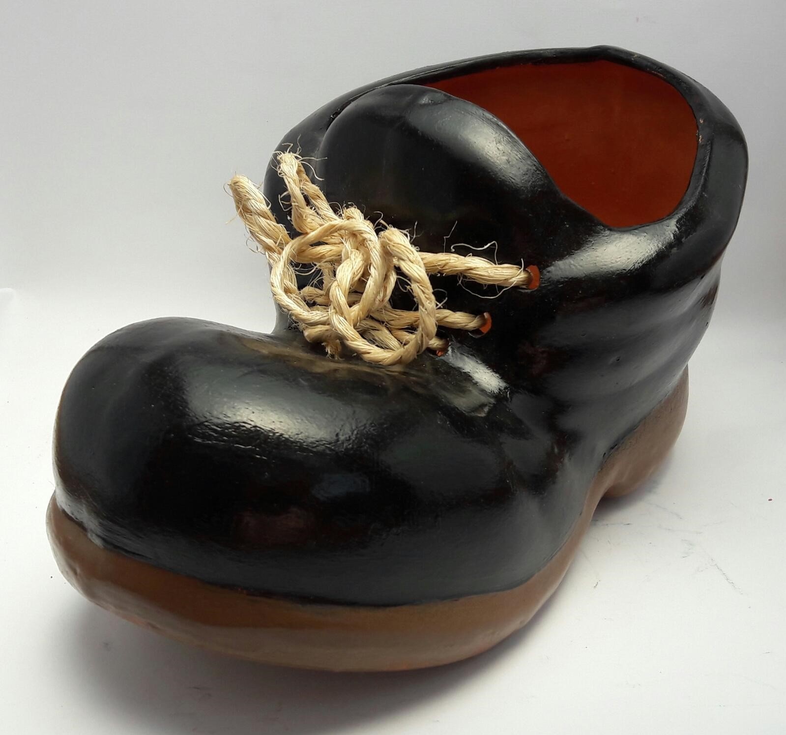 https://0201.nccdn.net/1_2/000/000/119/e85/Maceta-Zapato-1599x1495.jpg