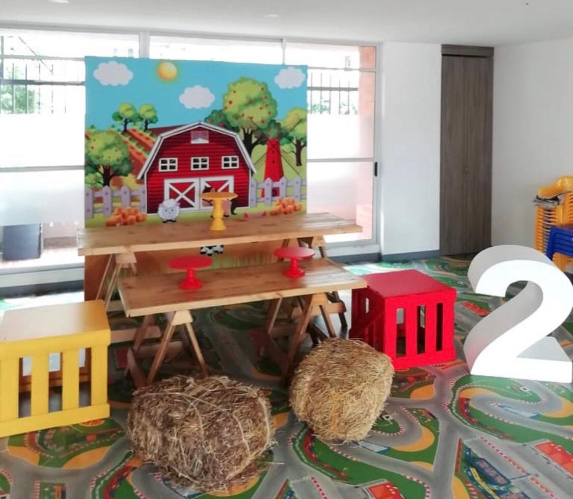 Pared Granja Personalizada
Altura 2.20m X 2.08m
$ 180.000