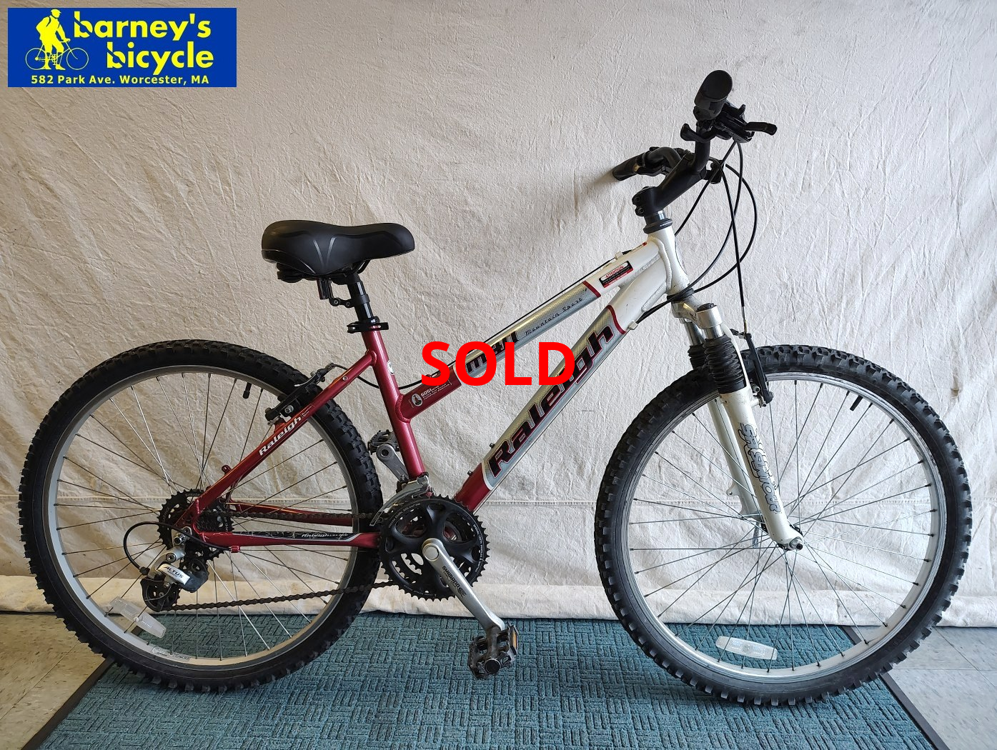 Raleigh M40 Step-Thru
Frame Size: 16" SM/ Rider Height: 5'4-5'7
Price: $339.00 (Professionally Tuned)

