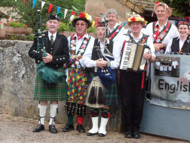 Merrydowners &amp; Glentrew Pipers - Village Hall Viry