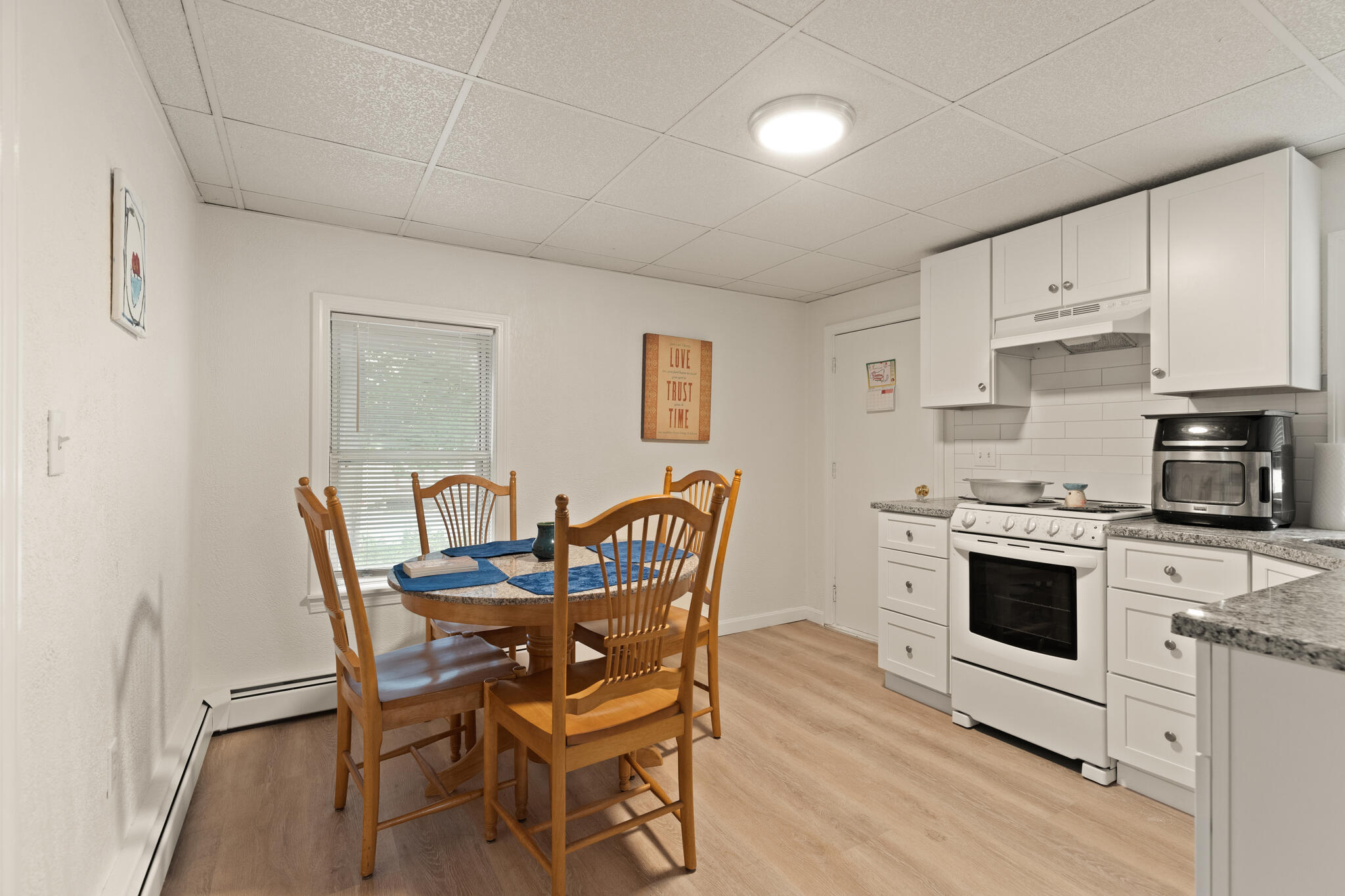 https://0201.nccdn.net/1_2/000/000/11a/430/7-bridge-st-danvers-ma-01923-usa-018-020-kitchen7-mls_size.jpg