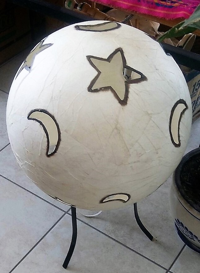 https://0201.nccdn.net/1_2/000/000/11a/599/L--mpara-de-buro--estrellas-y-lunas-646x881.jpg