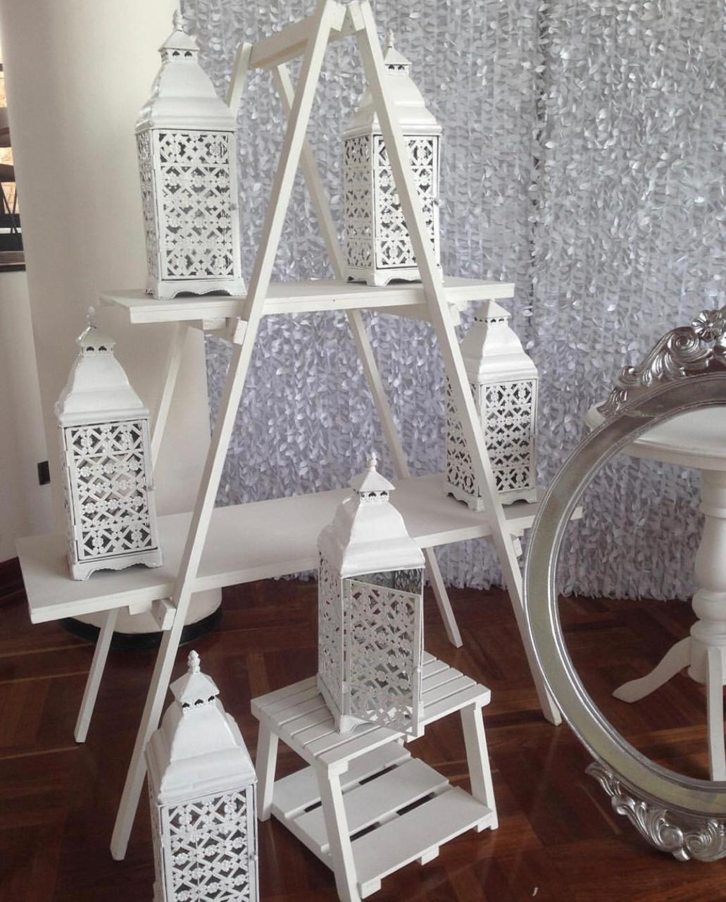 Farol blanco Arabesco 
Color blanco 
Medidas: 52cm de Atura x 17cm de Ancho
$30.000