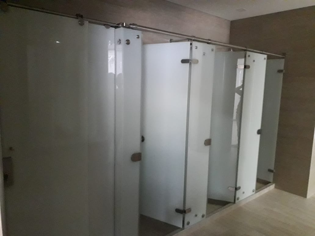 DIVISIONES DE BAÑO