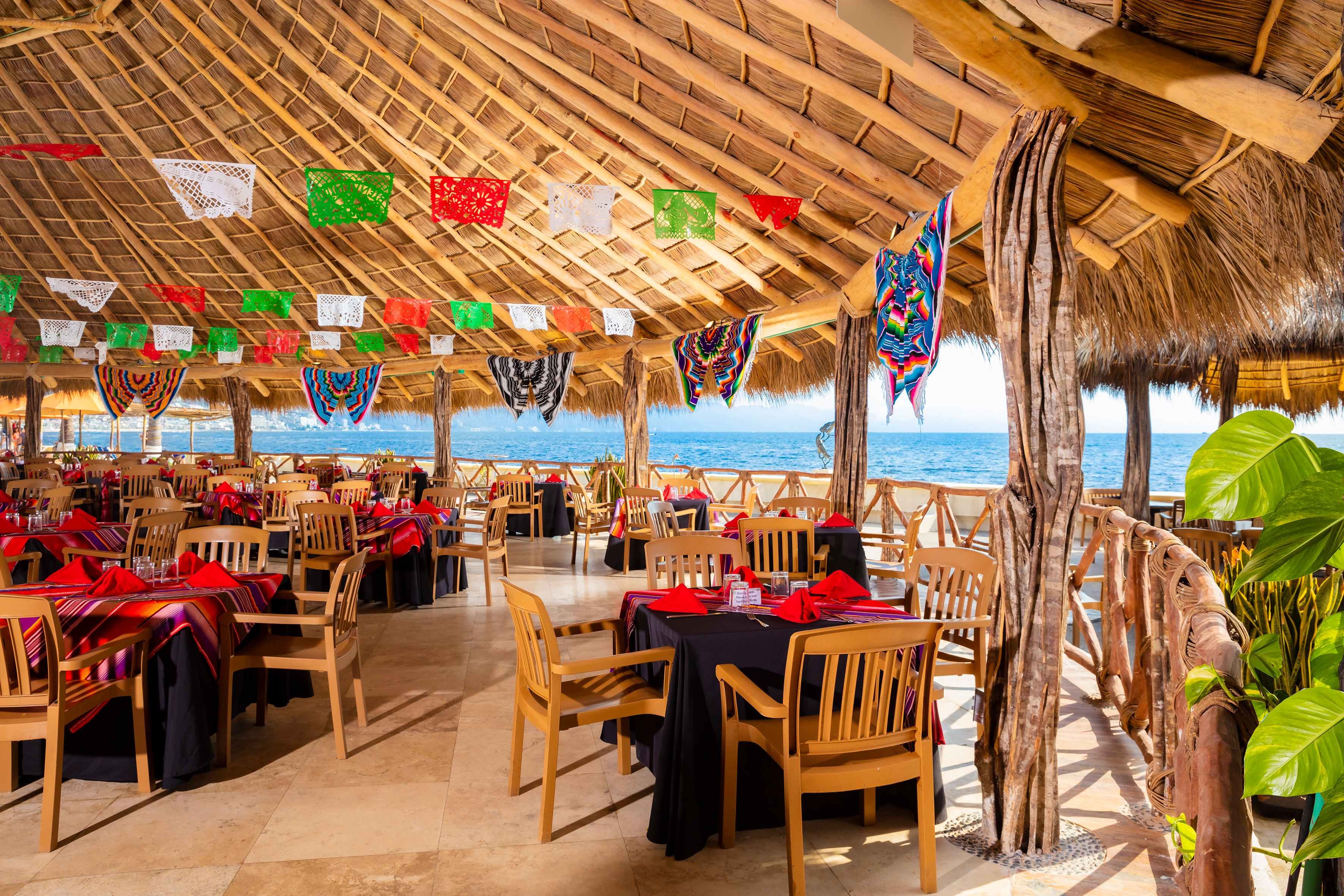 https://0201.nccdn.net/1_2/000/000/11c/b30/las-palmas-by-the-sea-aire-de-mar-restaurant.jpeg