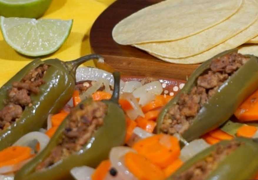 https://0201.nccdn.net/1_2/000/000/11d/51b/chiles-rellenos.jpg
