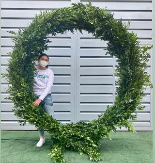 Panel Circular Hueco
$250.000 Alquiler
Con Follaje Natural
Alto 2.20m
Ancho 1.95m
Alto Interno 1.93m
( Para Flores o Globos)