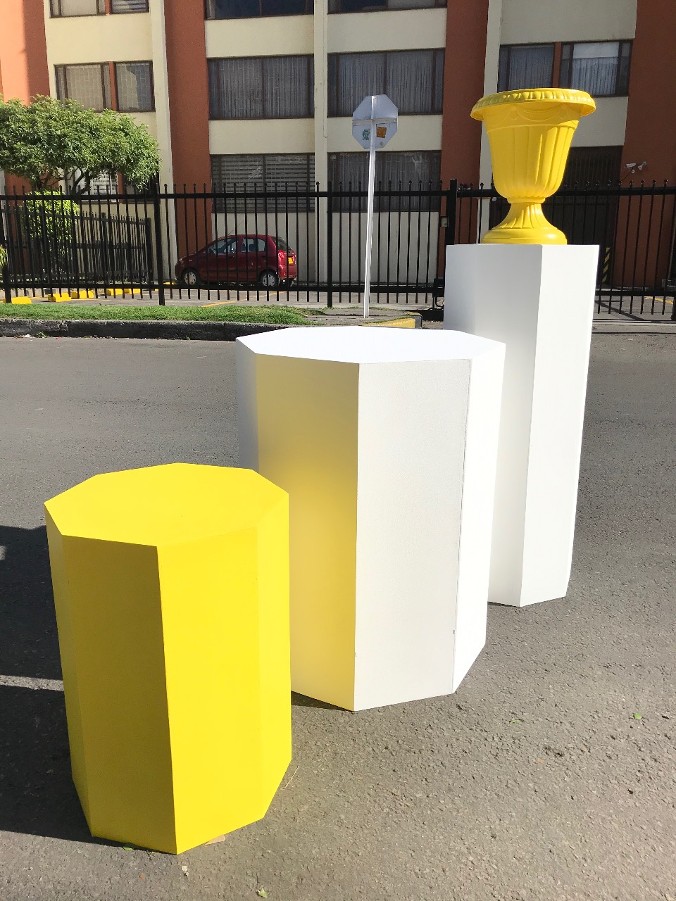 Combo de 3 Octogonales
PRINCIPAL.60x60 X 80CM DE ALTURA
ALTO:40x40. X 1.02M DE ALTURA
PEQUEÑA: .40x40 X 58CM DE ALTURA
$150.000 Alquiler