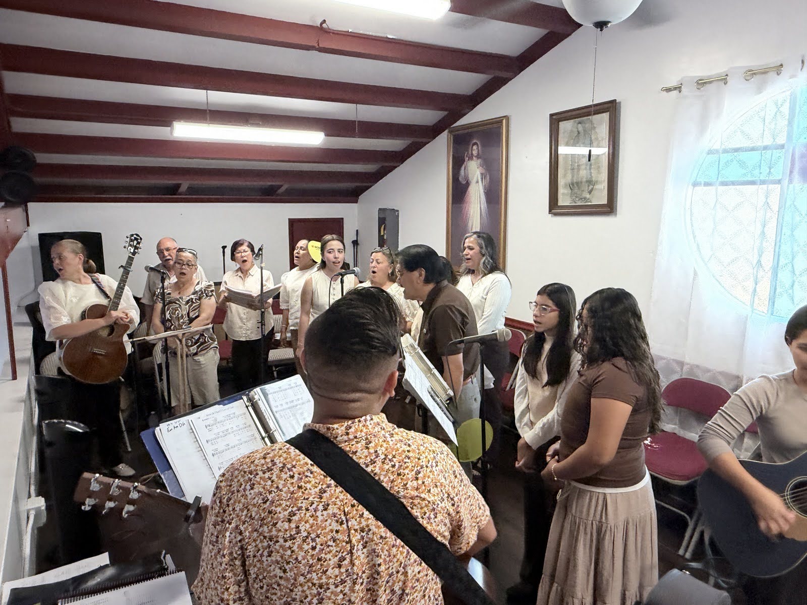 https://0201.nccdn.net/1_2/000/000/11e/860/combined-choirs.jpg