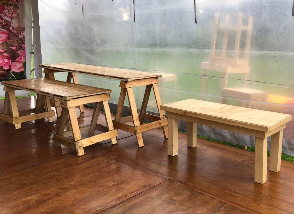 ** Doble Tipo Caballete
Caballete Pequeña
1.62Cm x 71cm Alto
62Cm Profundidad
Caballete Grande
2.15Cmx82Cm Alto
65cm Profundidad
$ 130.000
Mesas Auxiliares color natural
Largo 1.20m
altura 55cm
profundidad 56cm
c/u 50.000