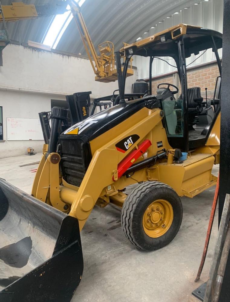 Retro Excavadora 
Marca:Caterpillar 
Modelo:416 E
Año 2008.
Se le acaba de realizar Servicio profundo en el Motor ,
 Pistones, Brazos y todo el sistema hidráulico. 
Se encuentra trabajando
