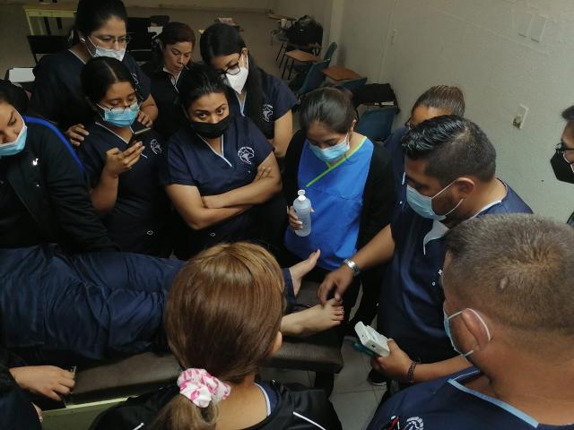 "Excelente institución para actualización médica."