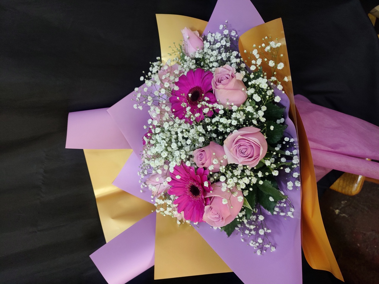 GERBERAS Y ROSAS