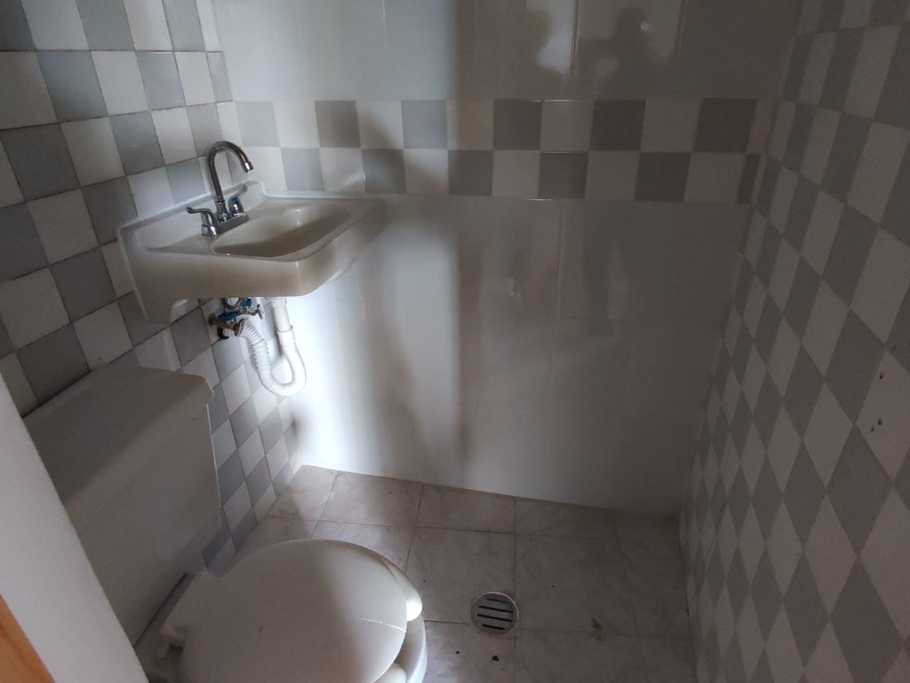 BAÑO DE VISITAS