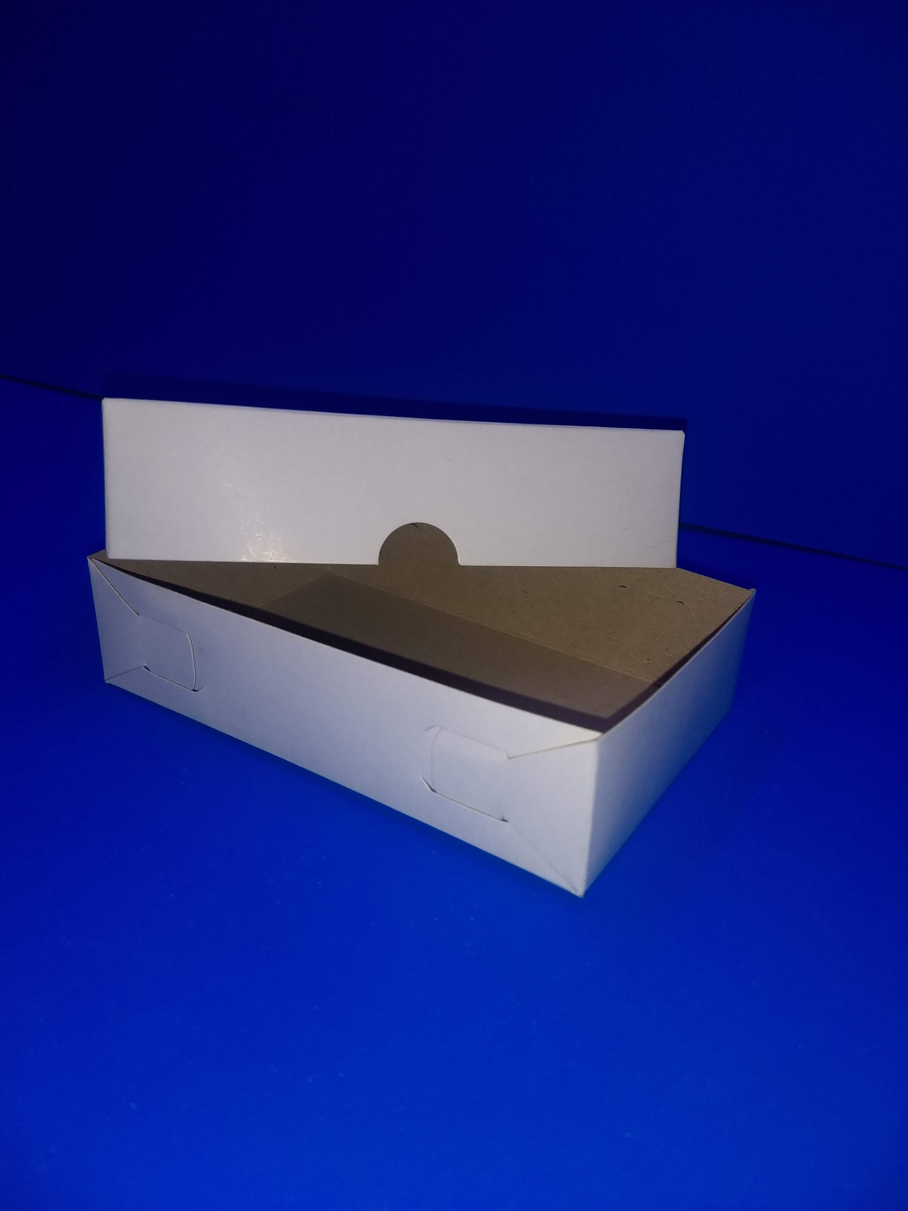 CAJA CAPLE BLANCA 
MODELO #20021 34.5X23.5X5