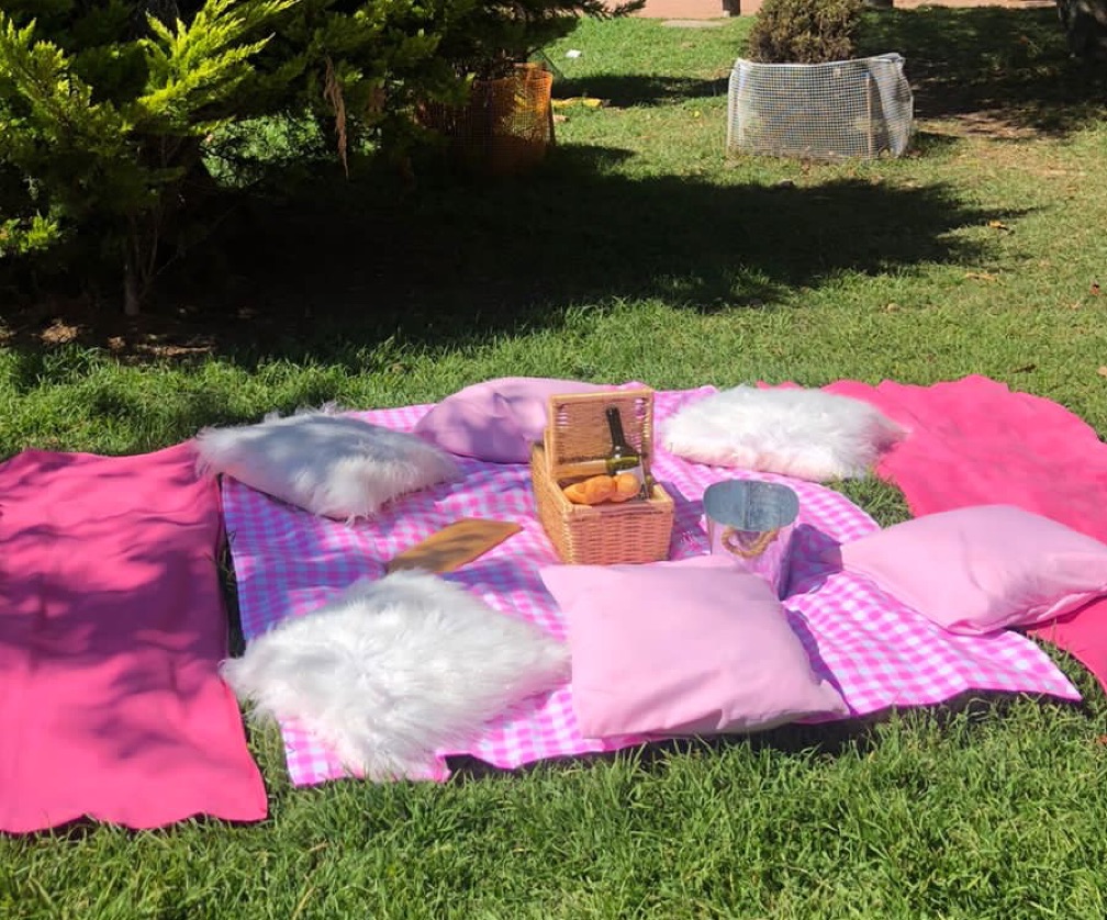 Combo picnic
6 cojines
Manta de piso ,
Cesta picnic
Hielera
$140.000