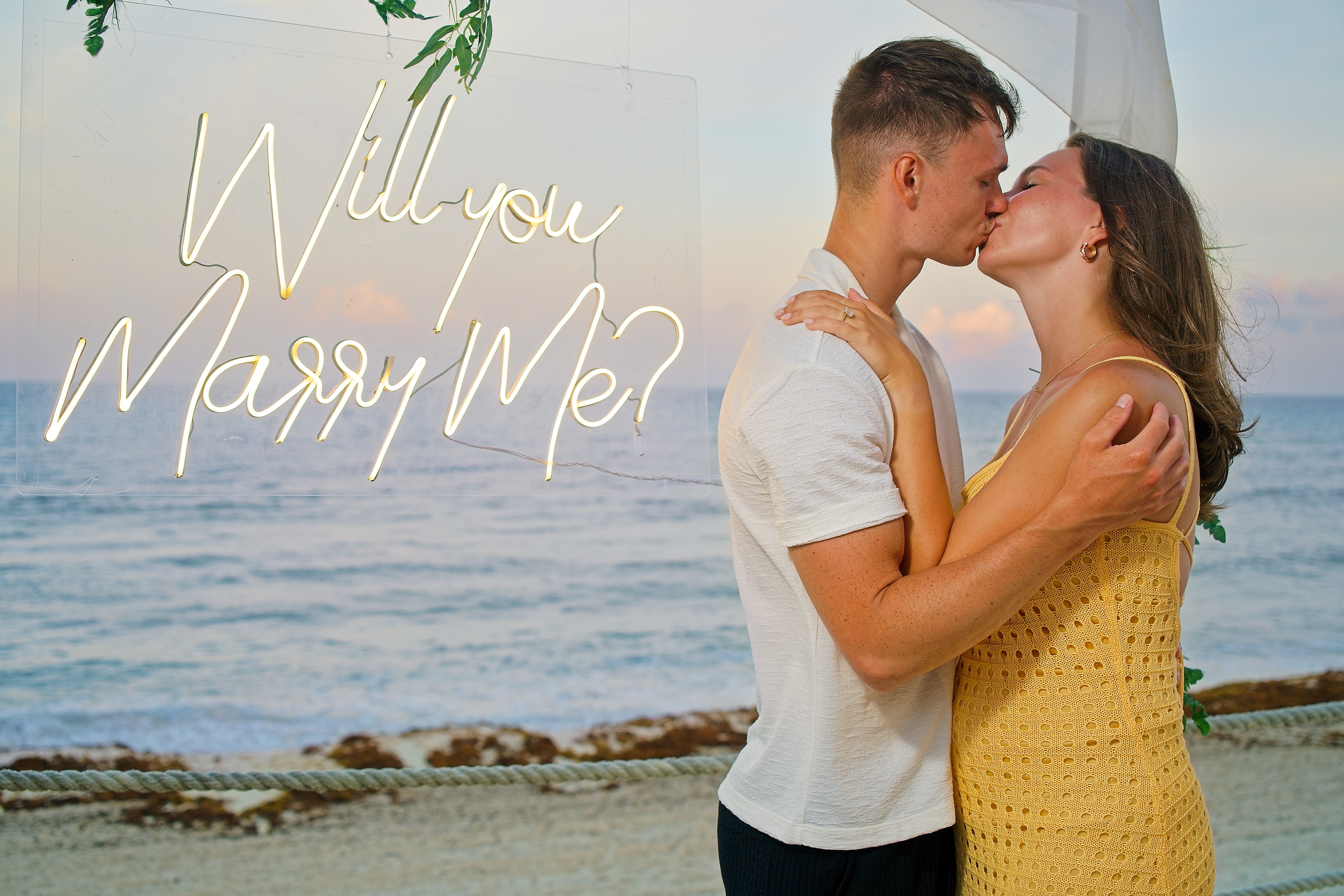 https://0201.nccdn.net/1_2/000/000/122/6f7/engagement-moment-captured-%E2%80%93-proposal-photos49.jpg