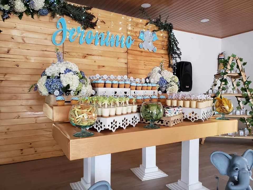 Meson Recta Doble
C/U 1.50mX55cm
Dorado
$ 120.000