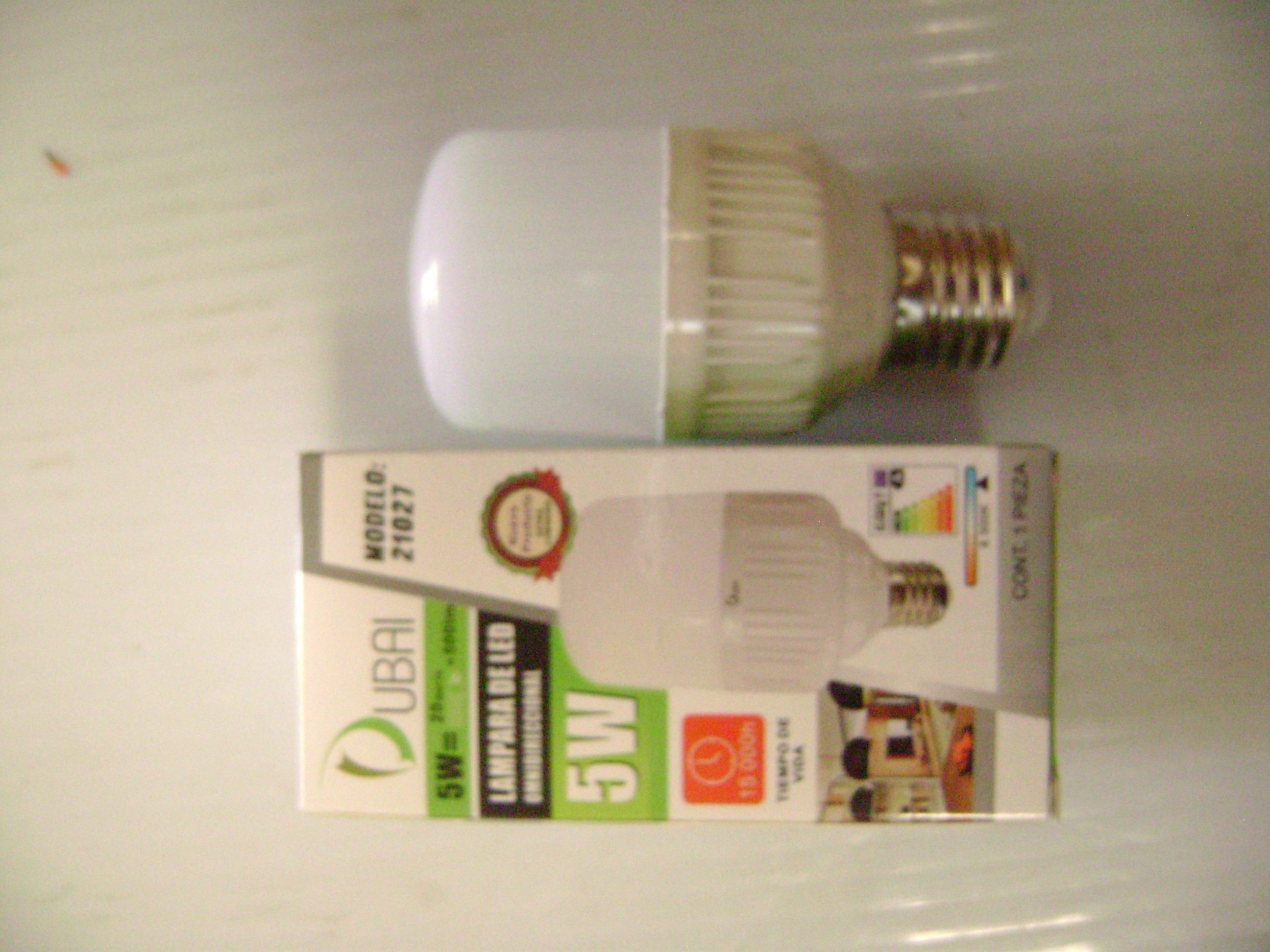 FOCO OMNIDIRECCIONAL 5W
CÓDIGO: 21027
MARCA DUBAI