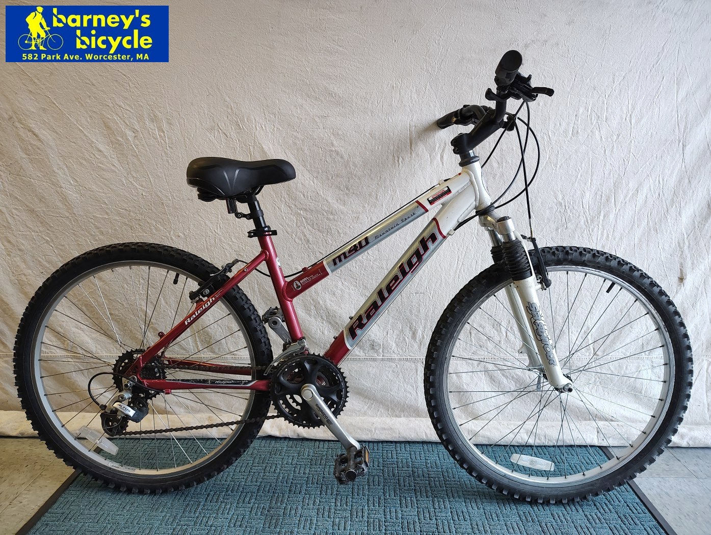 Raleigh M40 Step Thru
Frame Size: 16" SM/ Rider Height: 5'4-5'7
Price: $339.00 (Professionally Tuned)
