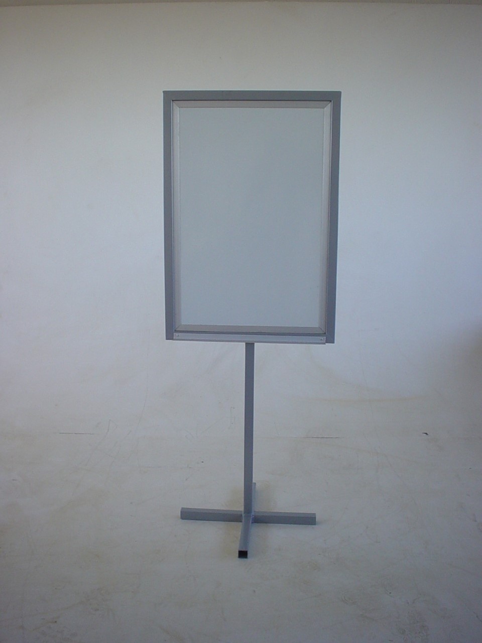 PIZARRON CON PEDESTAL CHICO 0.60X0.90