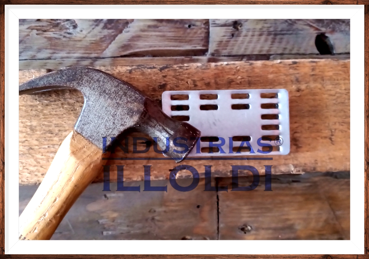 Aplicación con un mazo o martillo