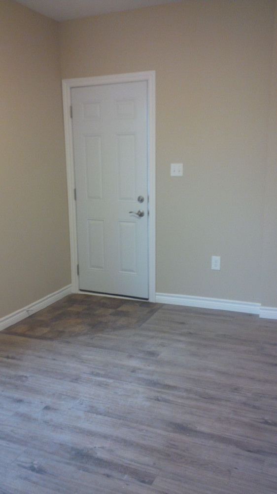 72 Exmouth #5 Living Room