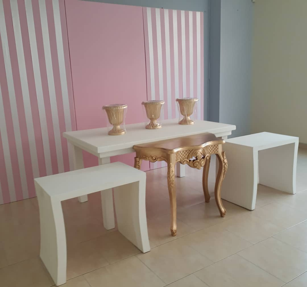 Rectangular Color Blanca
1.60 m *0.90 65.000
Mesa Aux mediana Pata Ola $50.000
Isabelina Grande Dorada
$ 110.000