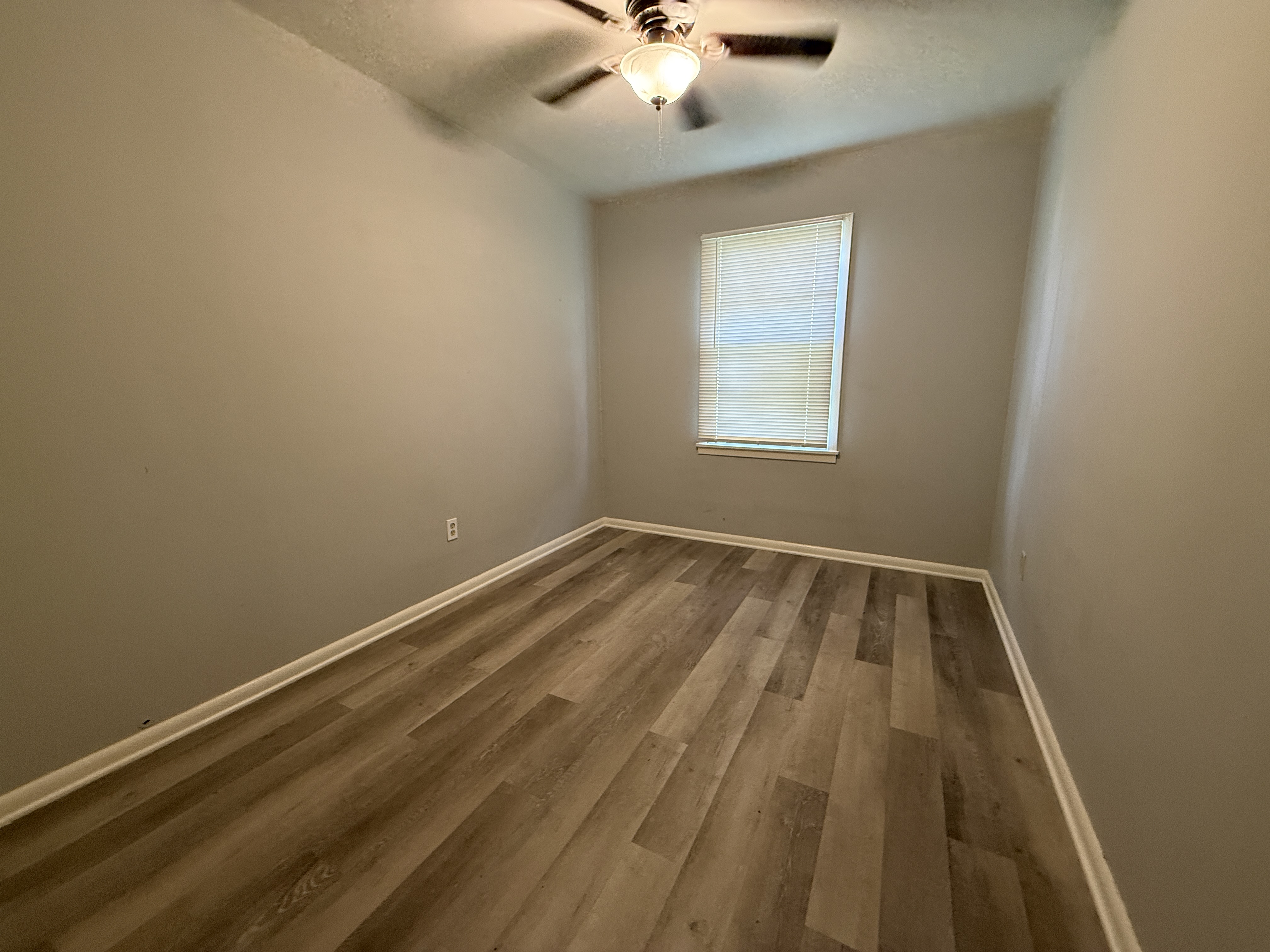 https://0201.nccdn.net/1_2/000/000/126/1b2/bedroom-3.jpg