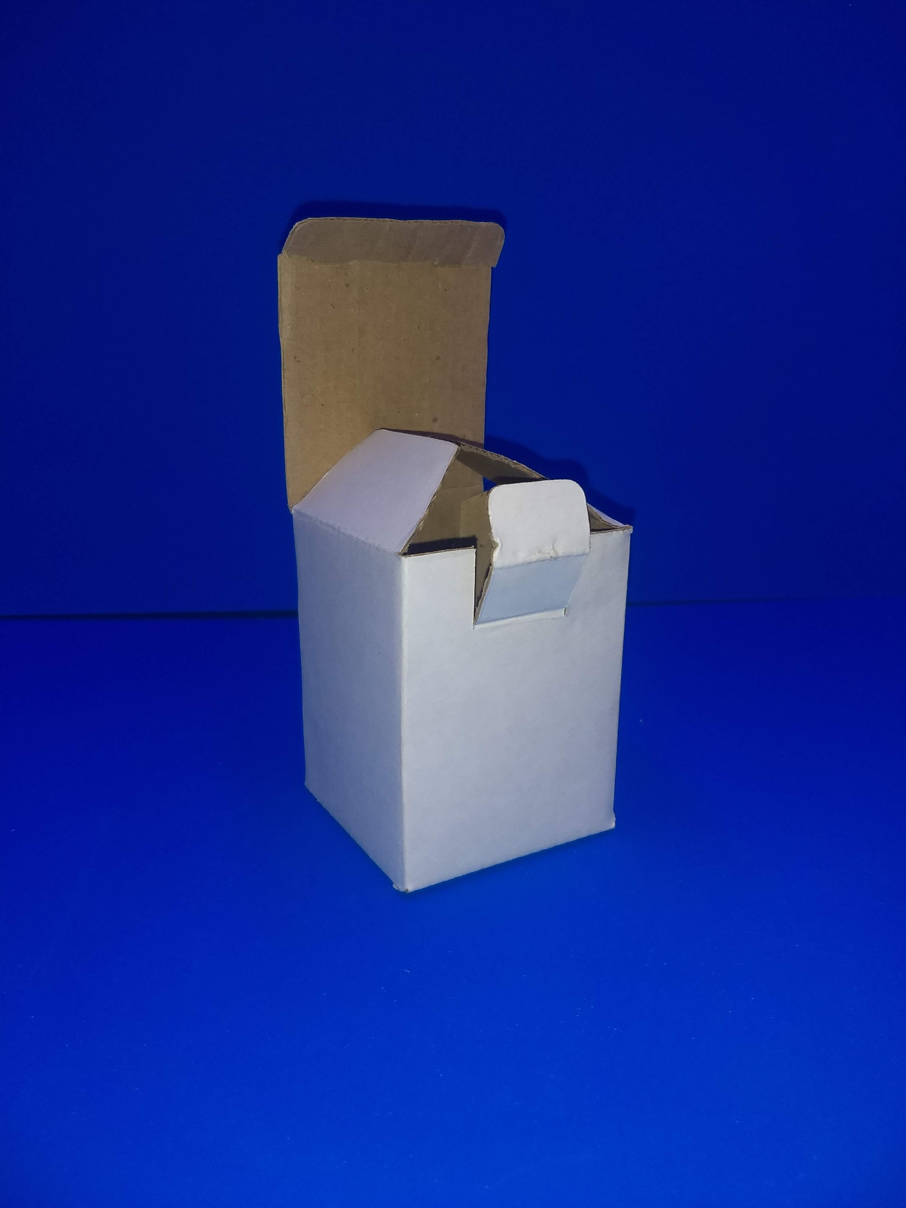 CAJA BISONTE BLANCA
MEDIDA 6.5X6.5X8.5