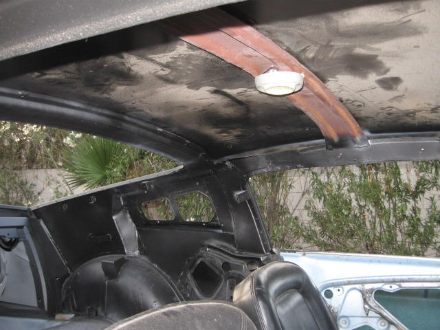 2 roof supports. Ford only put in 1.