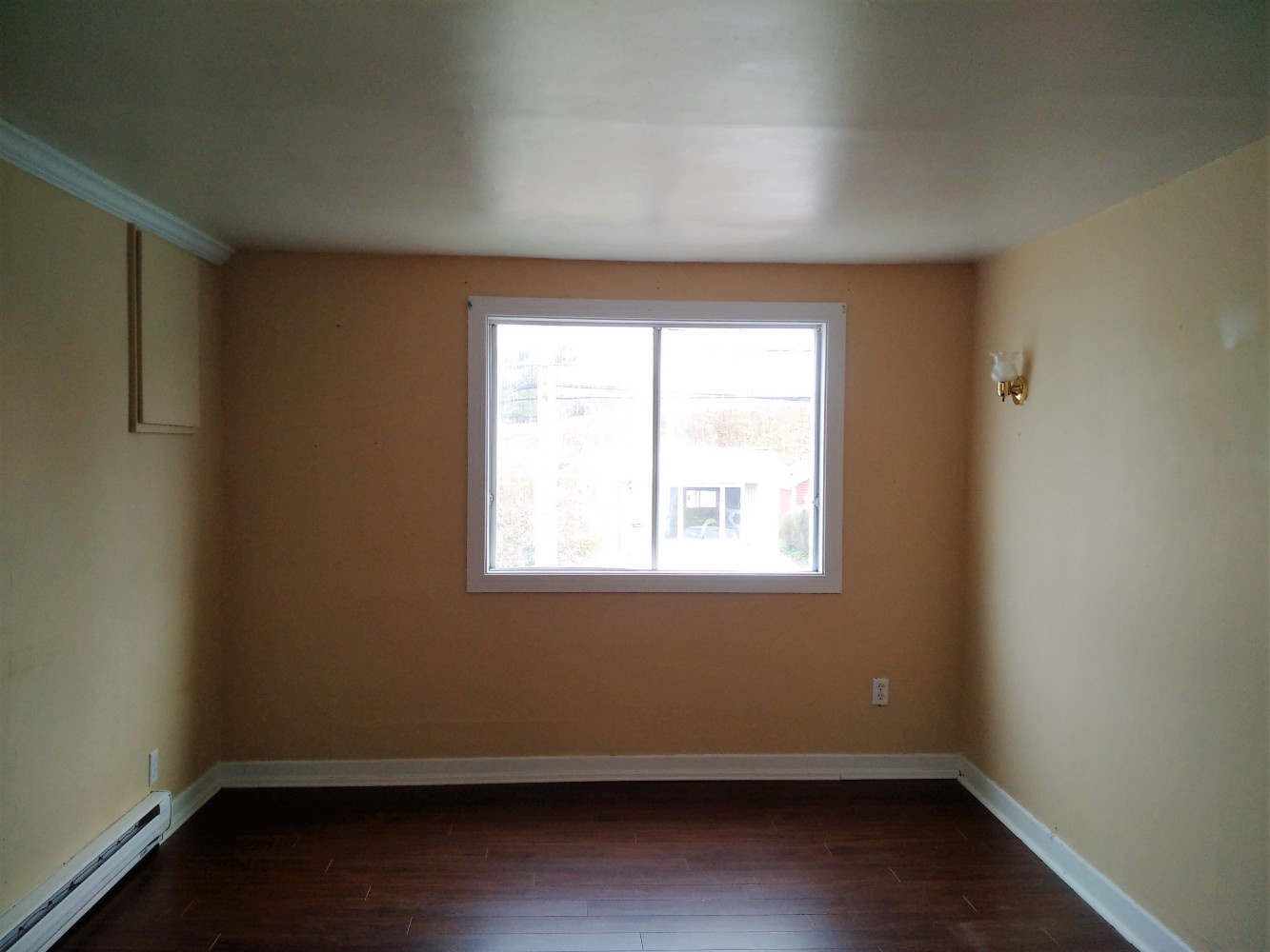 510 Milford #2 Living Room