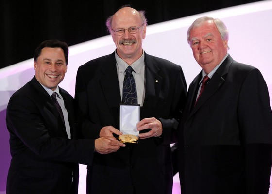 2012 - From left to right, the Honourable Brad Duguid, Minister of Economic Development 
and Innovation of Ontario, Dr. Robert E.W. Hancock, winner of the Prix Galien Canada 
2012- research award and Dr. Jacques Gagné, president of the Jury of Prix Galien Canada.