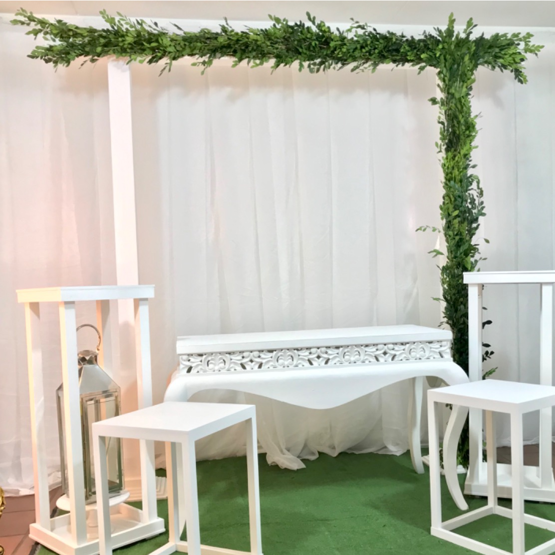  Arco de Madera con follaje Natural
 2.20m altura x 3.20m de ancho 
180.000 pesos,