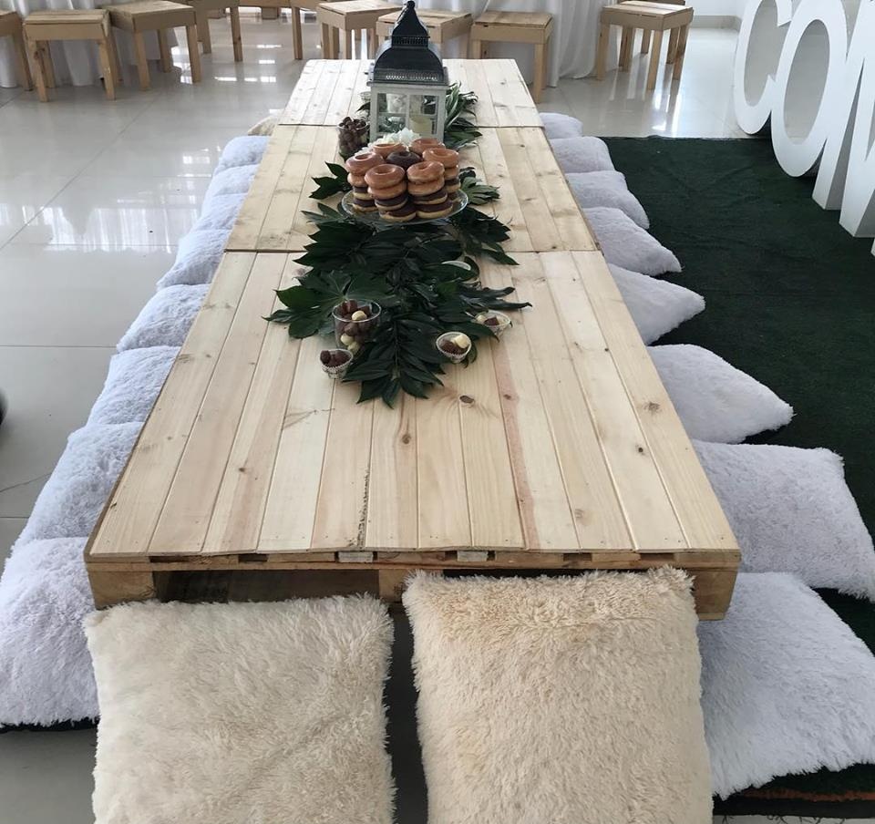 Cojines en tela felpudo
Color Blanco
44cm x 44cm
Alquiler $ 5.000
Precio Unitario
Manta para piso $ 20.000