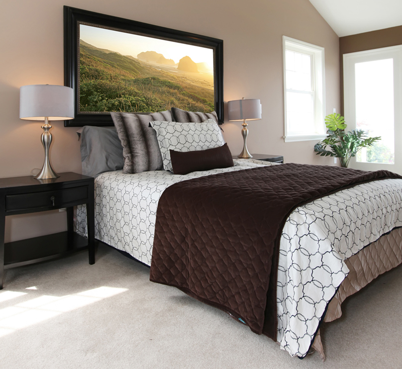 Modern brown and white bed with nightstands||||