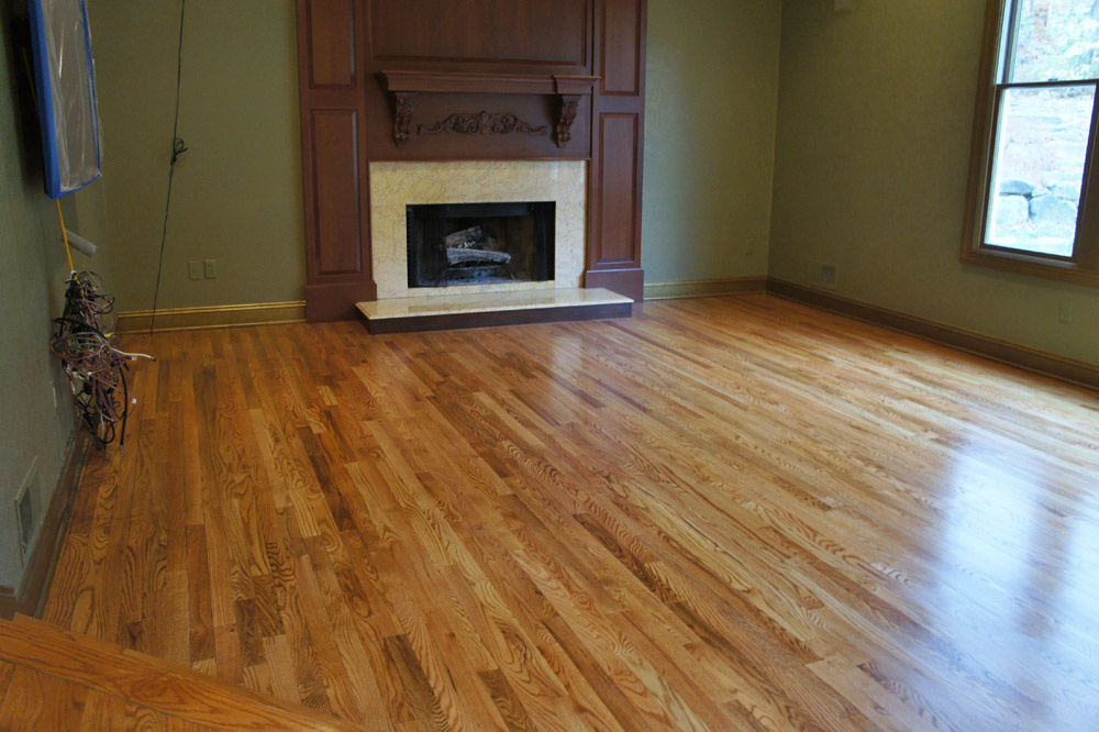 https://0201.nccdn.net/1_2/000/000/128/90f/Red-Oak-Flooring-Red-Oak-Vs-White-Oak-Hardwood-With-Red-1000x666.jpg