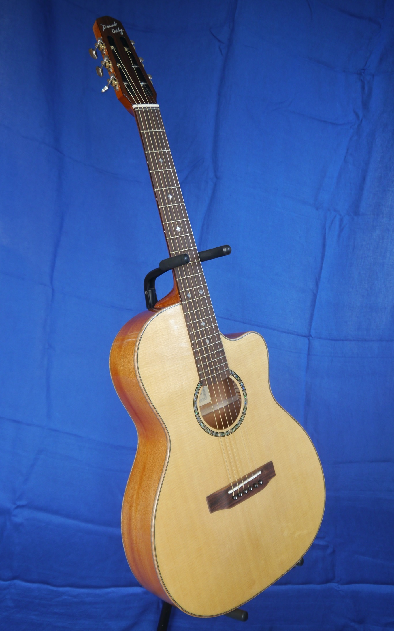 https://0201.nccdn.net/1_2/000/000/128/b77/ooo-mahogany-cutaway-slothead-full.jpg
