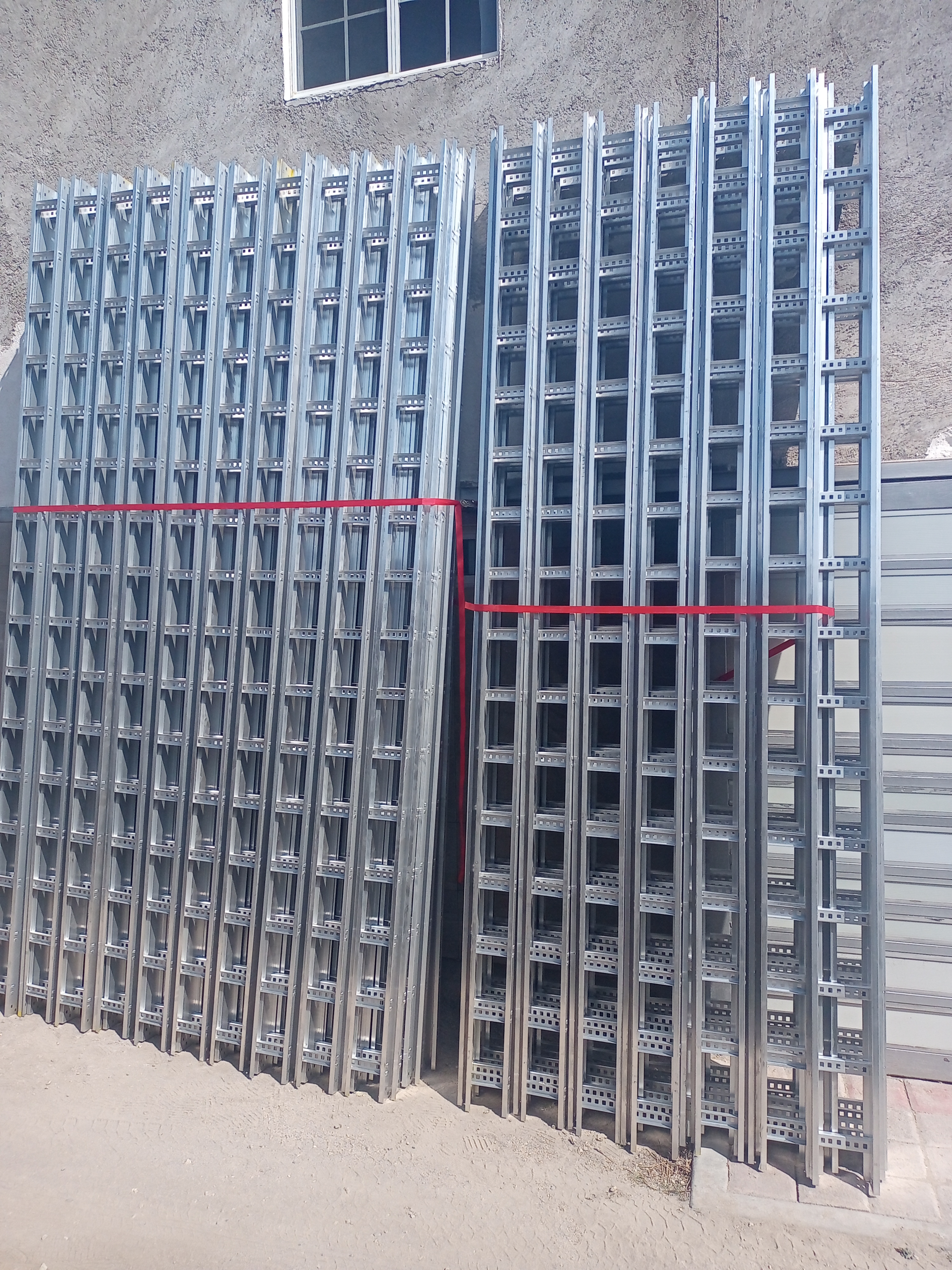 CHAROLA TIPO ESCALERA