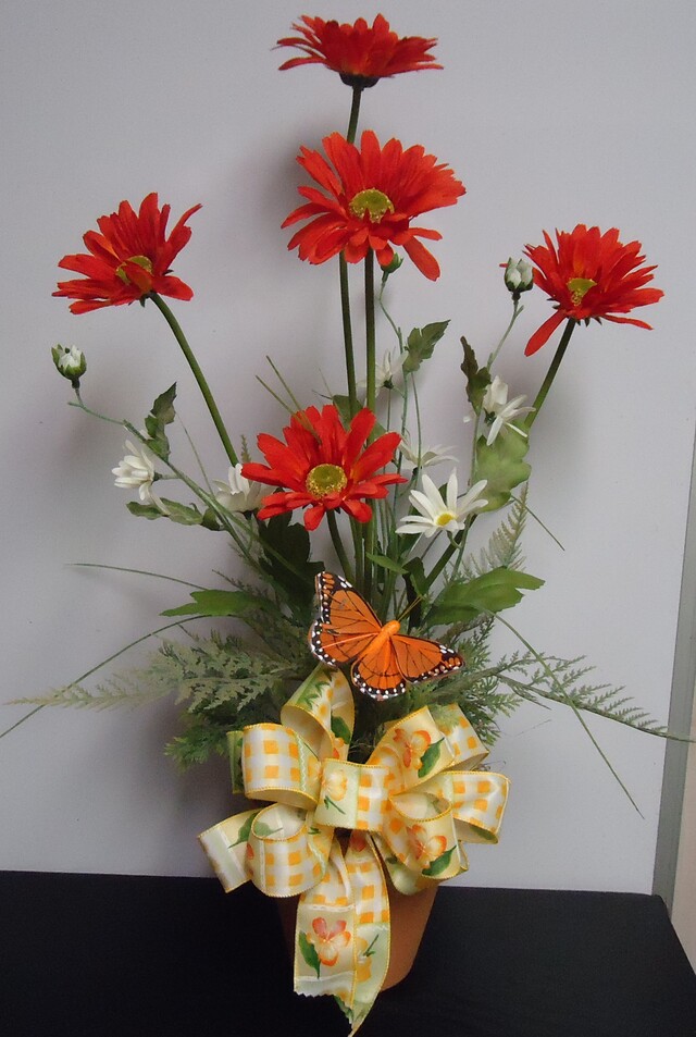 (16B) "SILK" Gerbera Daisy Pot
(Orange)
$35.00