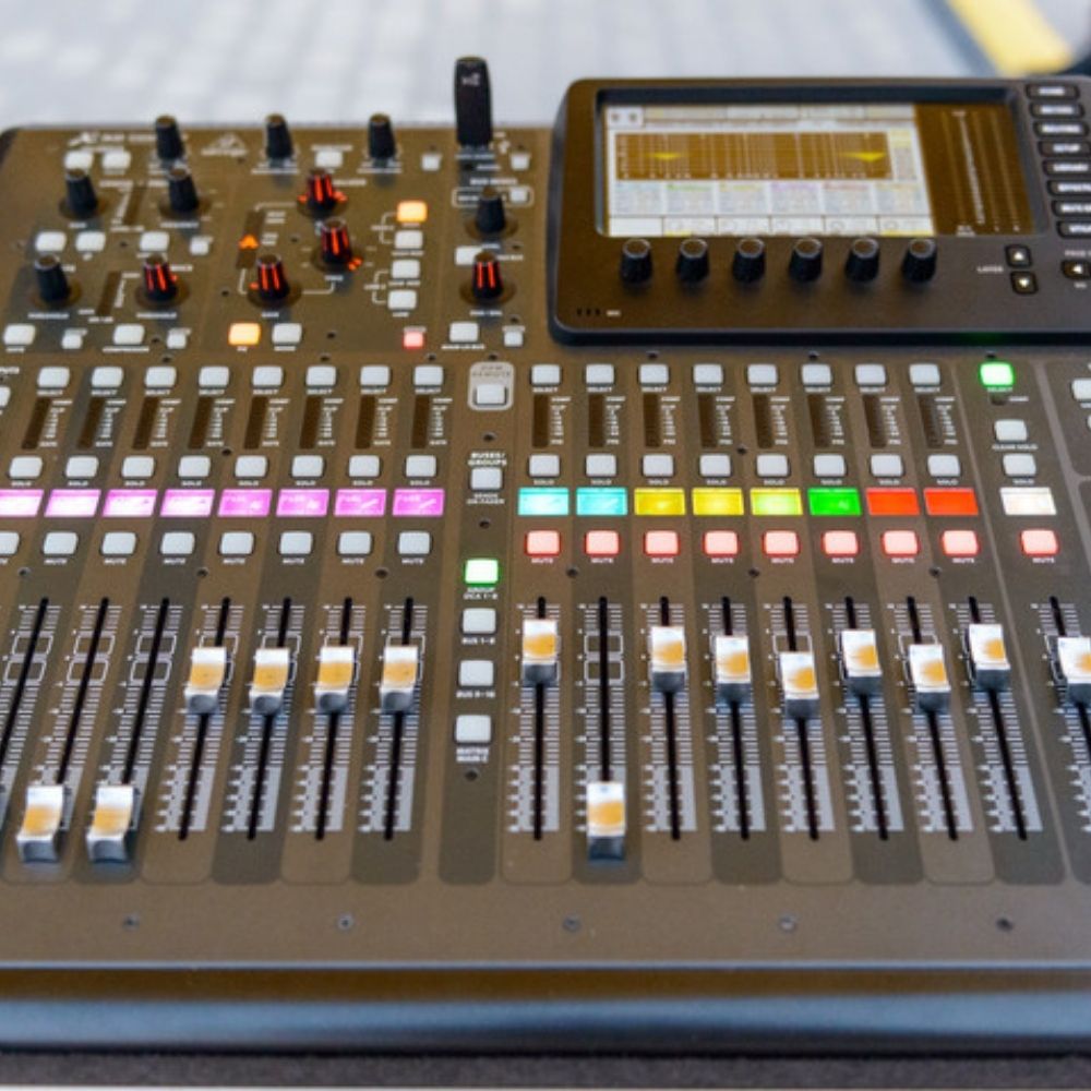 https://0201.nccdn.net/1_2/000/000/12a/fa3/stock-soundboard-front.jpg