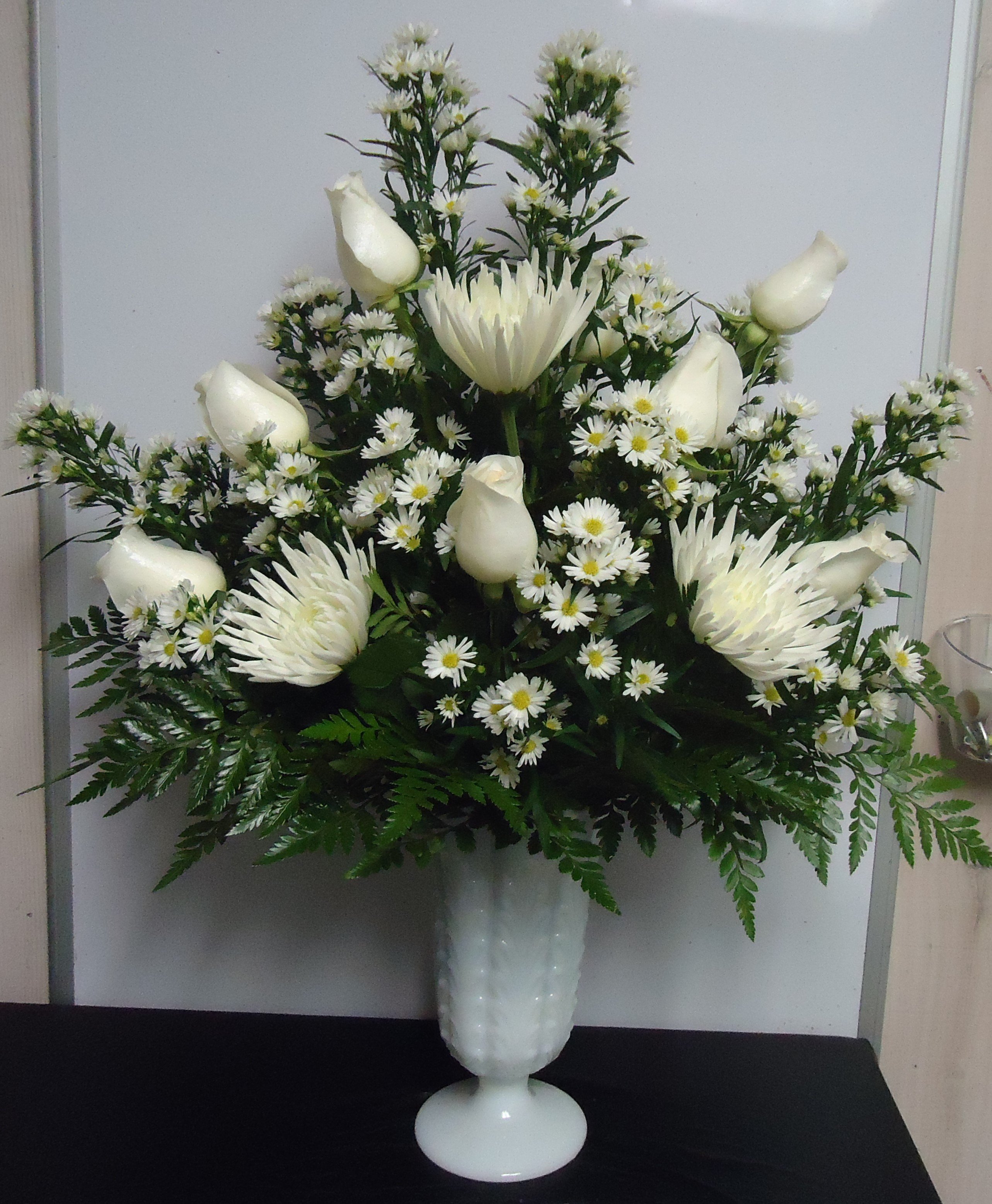 (14) &quot;Fresh&quot; Memorial Arrangement
$125.00