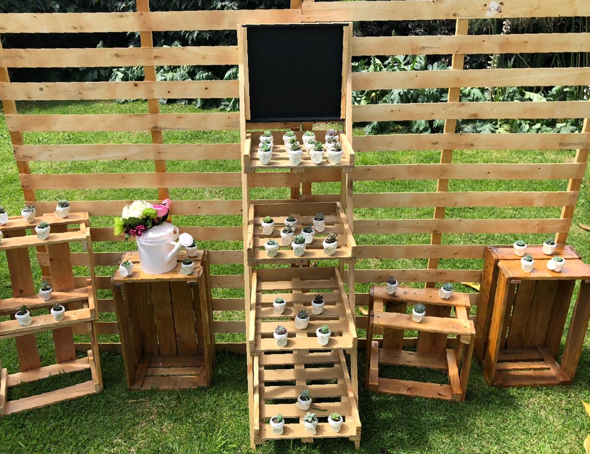 Escalera lineal 4 peldaños
Color Madera
Medinas: 160cm de Altura
45cm de Ancho
Alquiler $ 60.000