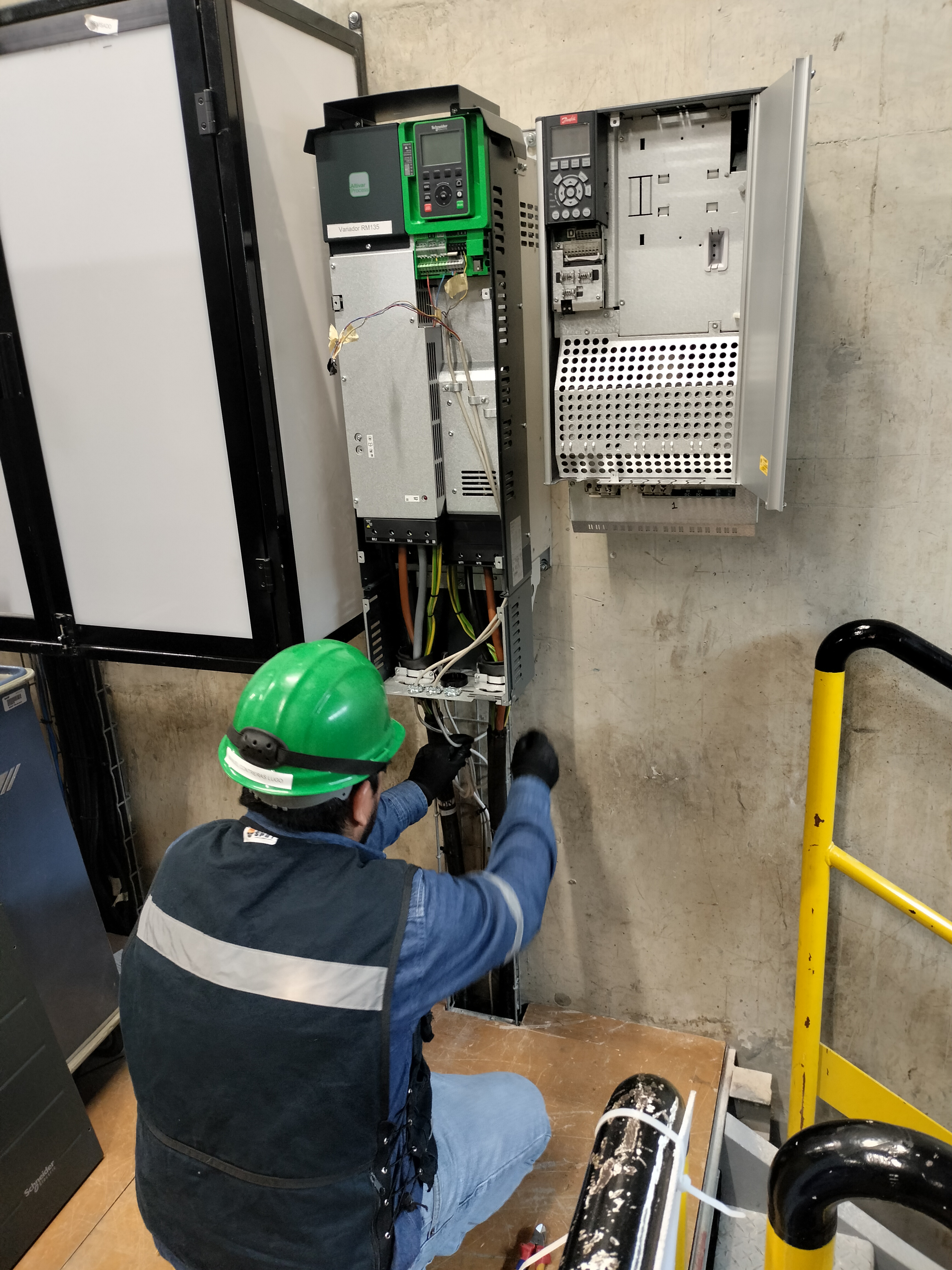 Conexión y comisionamiento de variador Altivar 630.