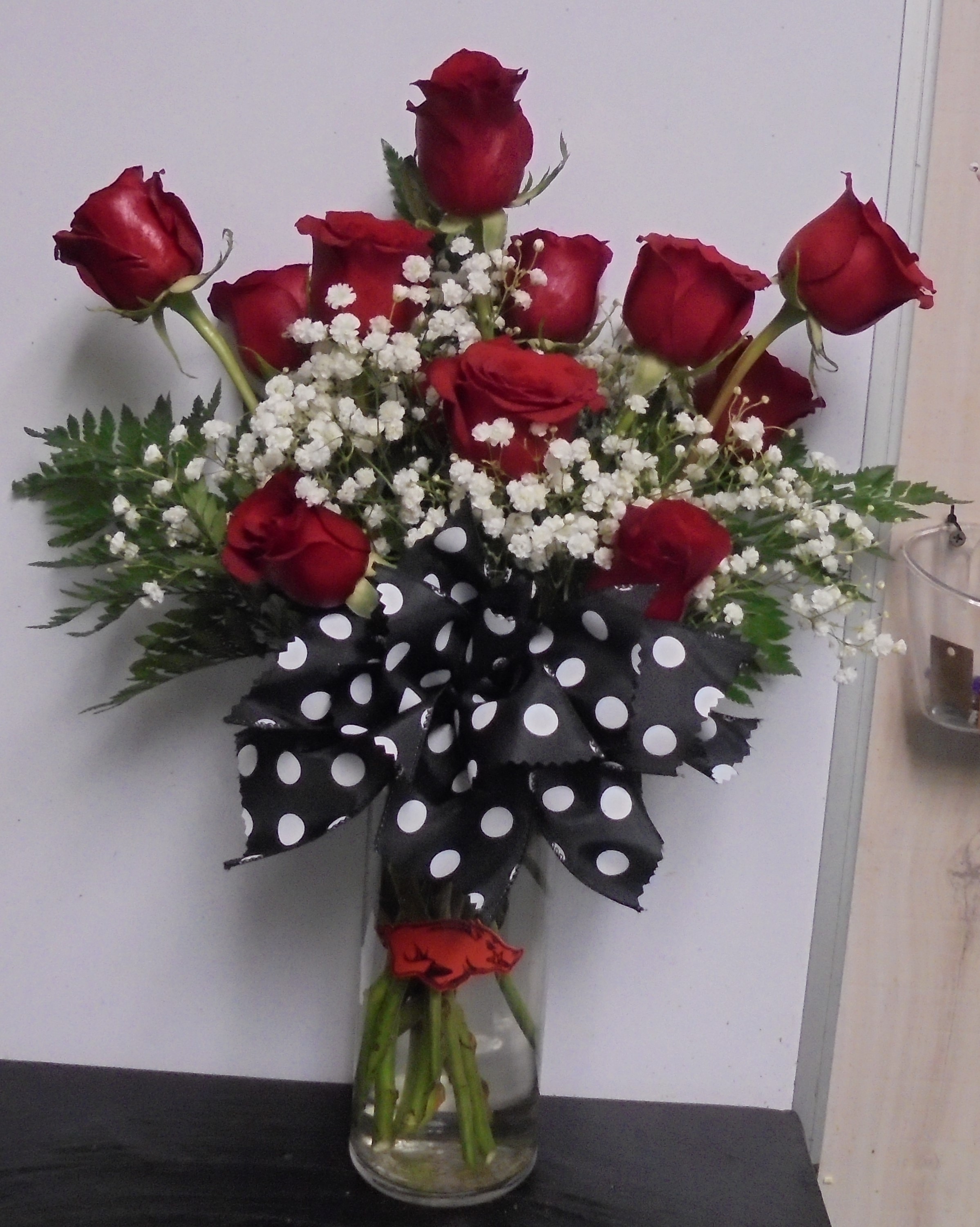 (6)  "Razorback" Bouquet
(Dozen Red Roses)
$95.00